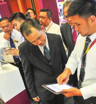 24 Islam Brunei Darussalam Laporan Tahunan 2015 Bahagian Operasi dan Teknologi Pada tahun 2015, kami meneruskan tumpuan untuk meningkatkan keupayaan digital bagi membolehkan para pelanggan kami
