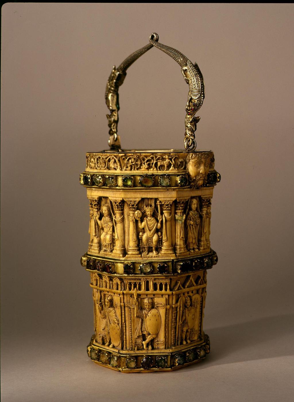 Peregrinations: Journal of Medieval Art and Architecture, Vol. 3, Iss. 1 [2010] Figure 17. Ivory situla, c. 1000, 17.7 cm tall.