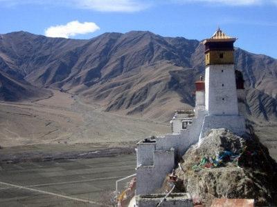 in Yarlung. Tsa-tsa molds are used to make small dough stupas, eight of which can be stacked together to make a bigger stupa.