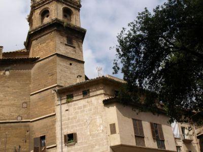 The first meeting of the General Grand Council of Mallorca was held here, and it was also the place where Prince James, son of James the Conqueror, was recognized as the successor of Mallorca.
