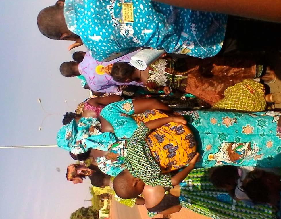 Burkinabe people wear clothes fashionably! I see people wearing special clothes on ordinary days and also in the market.