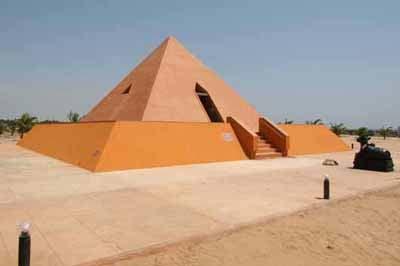AUROVILLE EARTH INSTITUTE MAJOR PROJECTS SRI KARNESHWAR NATARAJA TEMPLE Sri Karneshwar Nataraja temple located on the beach at Pudhukuppam, 12 kilometres north of Auroville, was inaugurated by Dr.