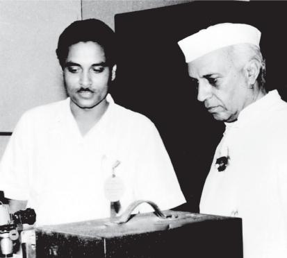 161 Fig. 1. Krishnaji (left) with Pundit Jawahar Lal Nehru (Nehruji), the first Prime Minister of India.