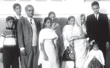 Transmission and Solid State Physics. Photo, 1976. Fig.4. A group photograph after the reception of the wedding of Abhai Mansingh with his wife Kalpana.
