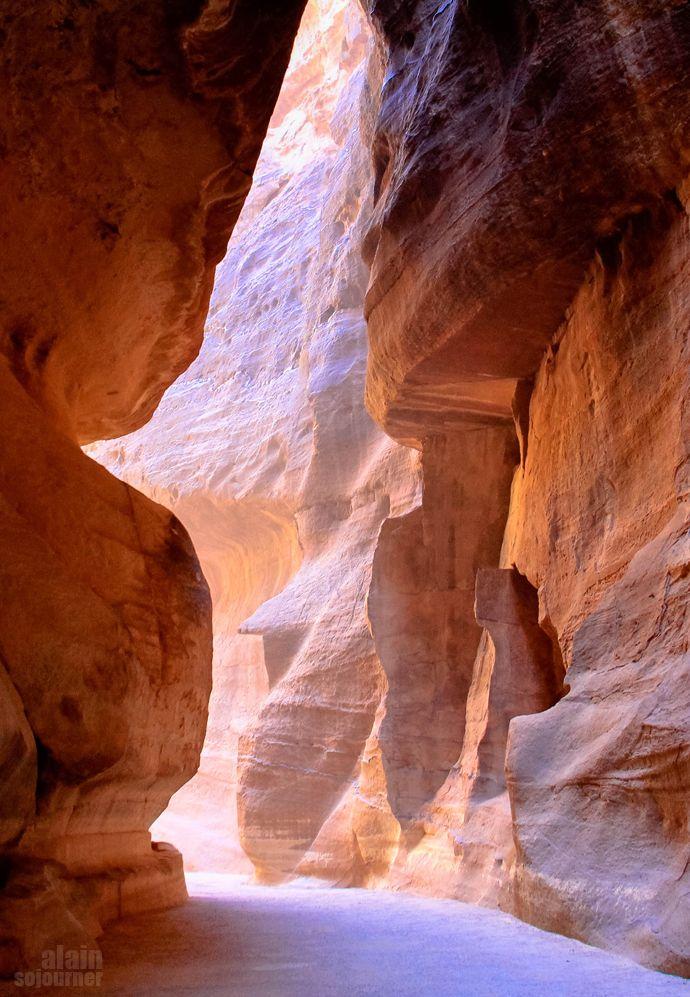 The Siq The siq is referred to a thaniya which means a small crack in a mountain The siq