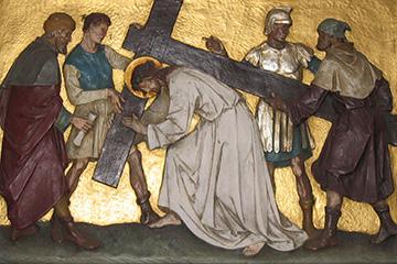 weekdays in Lent Stations of the Cross Each Friday As is our tradition, we will hold Stations of the Cross each Friday during Lent at Trinity, beginning at 5:30 p.m. in the Nave.