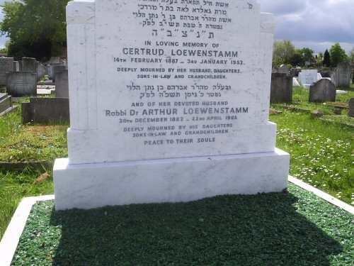 Rabbi Dr Arthur Loewenstamm 20.12.1882 22.04.1965 Row 73, Position 14. Rabbi Dr Loewenstamm was born in Ratibor (Silesia) and studied at Breslau Theological Seminary.