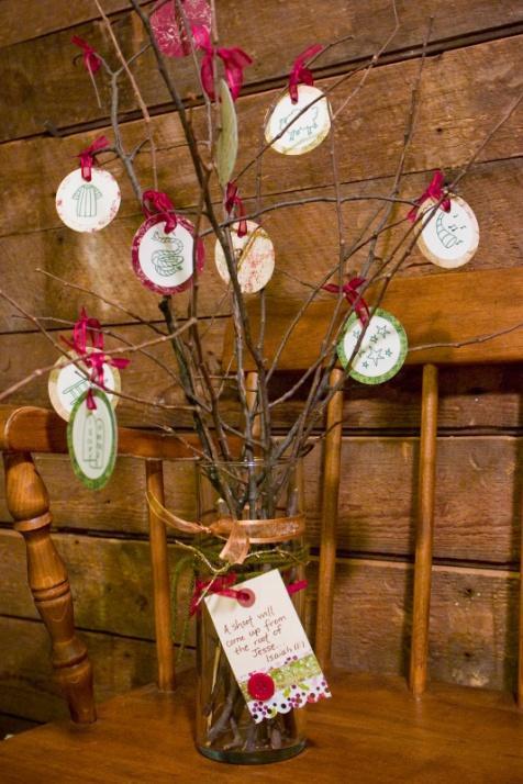 FAMILY CATECHESIS ADVENT IDEAS 2014 With You The Jesse tree works well with families or with Children s Liturgy. Place long sticks into a jar or vase to create your Jesse tree.