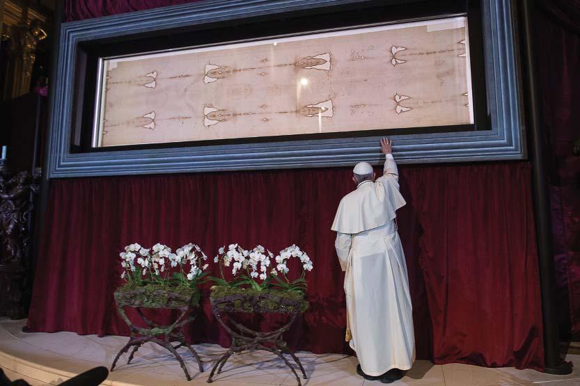 VI N XXXIX - JULY 2015 Exposition of the Holy Shroud of Turin shroud draws our attention to the tormented face and body of The Jesus and, at the same time, directs our attention toward the face of