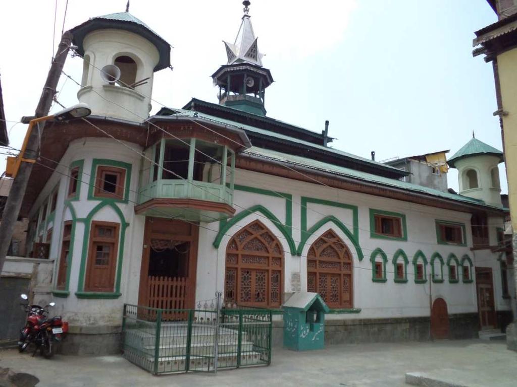 Makhdum Sahib shrine located at the Koh-i-Maran or Hariparbat