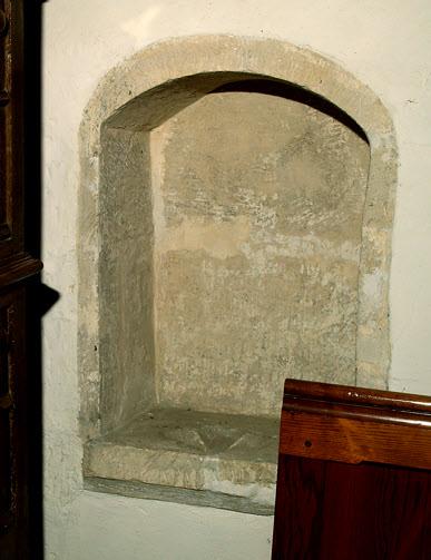 A more orthodox Early English piscina (1150-1250), right, is to the right of the altar in the chancel, we know the chancel was rebuilt in the late 13th century.