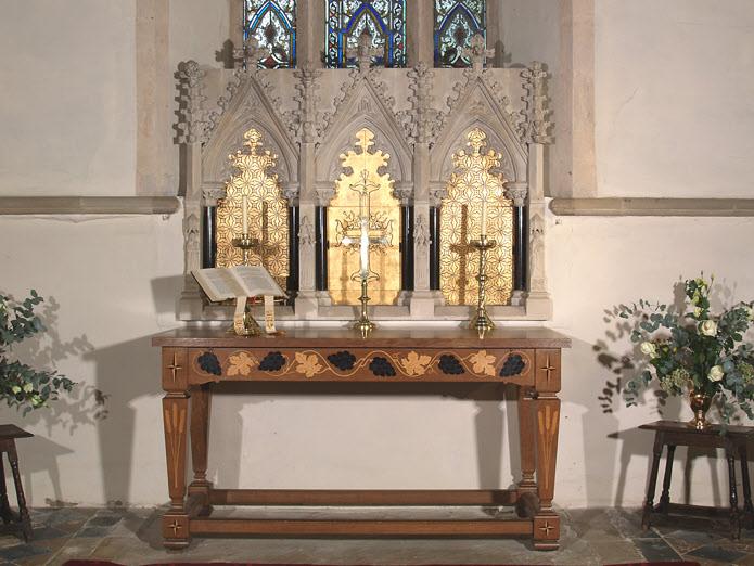 The stone reredos behind the altar represents a more recent link with Oxford. It came from the church of St Martin s which stood on Carfax and was demolished in 1896 for road widening.