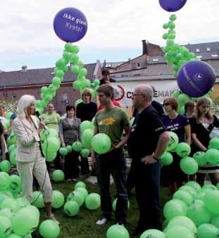 20,000 signatures on 16,000 green ballons were handed over to Minister of the Environment Helen Bjørnøy in spring 2007 as part of the Lenten Campaign s advocacy campaign. 5.