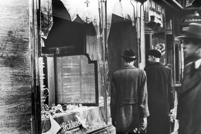 Kristallnacht Between 12,000 and 17,000 Polish Jews had crossed the border into Germany in 1938.
