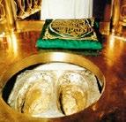 This is a very strong golden cage within which footprints of Prophet Ibrahim Alaihesalaam on stone are preserved since the time he stood at that place while rebuilding the Kabbah.