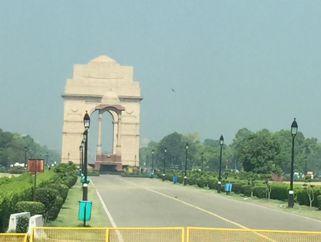 I3nerary India Gate Located in center of Delhi in park Commemorates 70,000 Indian