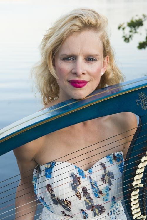 Zanna Evans (PA) Zanna Evans is a highly accomplished and innovative harpist. She is also an arranger, teacher and freelance performer.