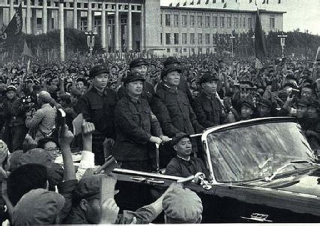 MAO Ze-dong reviewed the red guards. After the second receipt of the Red Guards, MAO required certainty to provide the Red Guards need in "meal, living and transportation".
