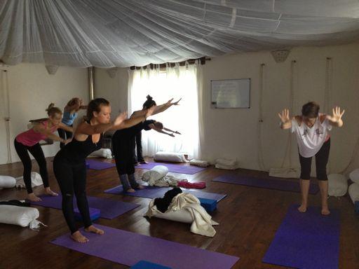 [Issue] :: [Date] Teaching schedule 2014 2013 was a wonderful year of teaching classes old and new,meeting many new students both in the general yoga classes and through my therapeutic work.