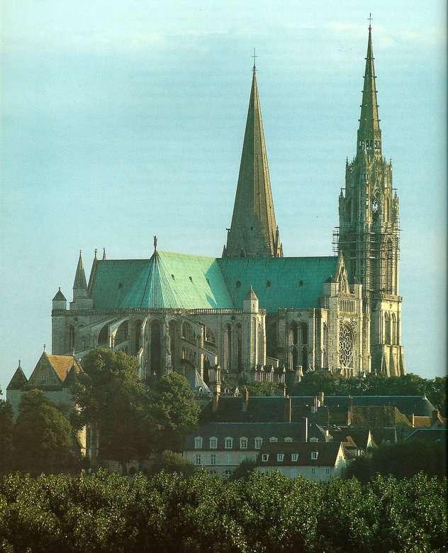 Chartres entire