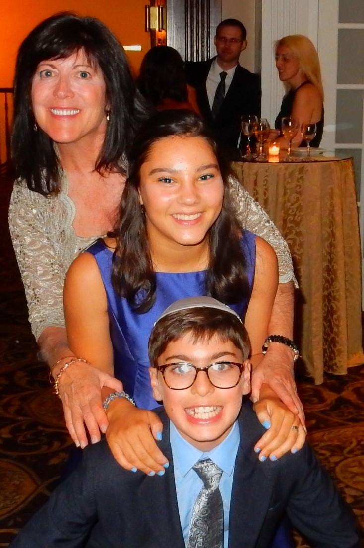 DAT MINYAN NEWS, EVENTS AND LEARNING Meet our Newest DAT Minyan Family We are delighted to welcome Moira Saltz and her children Ava and Jonah Siegel as members of the DAT Minyan.