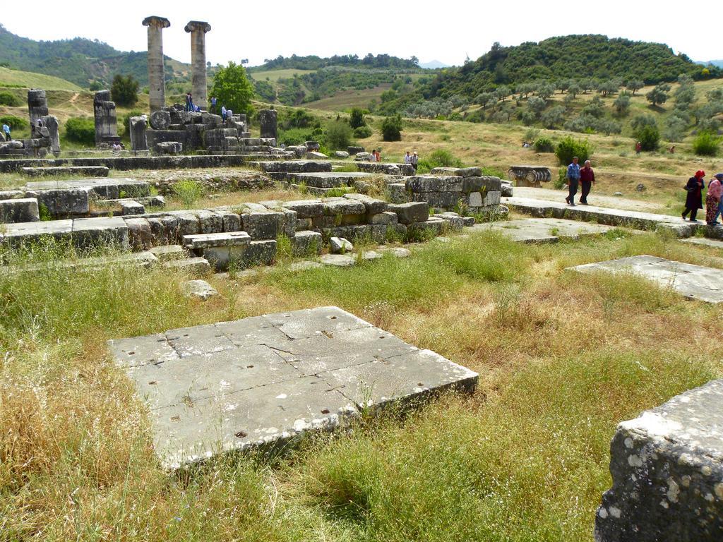 Temple of Artemis Picture by Ian Scott Revelation 3:1 6 (NASB95) 1 To the angel of the church in Sardis write: He who has the
