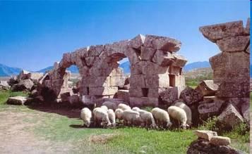 Laodicea Description of the City Located on a plateau several hundred feet high Laodicea