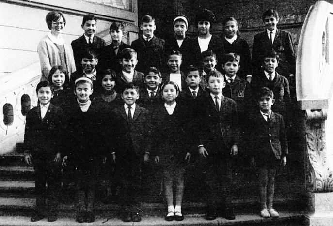 Teachers and their fourth-grade students at the Churchsponsored school Colegio A. D. Palmer, circa 1966.