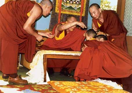 Jamgon Rinpoche to be present and grace the occasion. Senior monks then presented Rinpoche the offering of the mandala, and those of the body, speech and mind.
