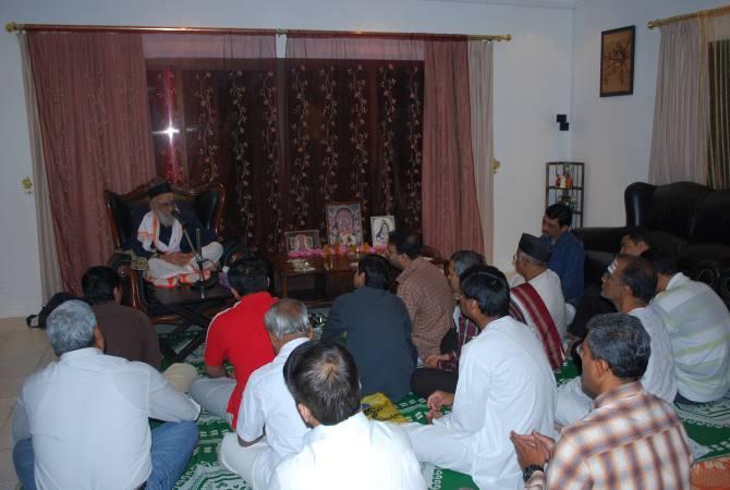 P. Kaka Maharaj was invited to give a discourse on Maha Yoga to a group of devotees who meet every Saturday to read and discuss Hindu scriptures such as the Upanishads and recite texts such as Shri