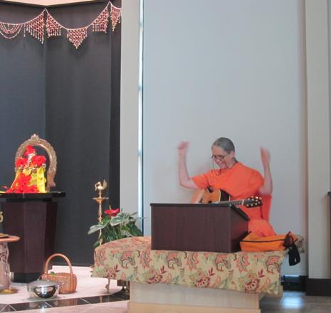 Guruji Swami Tejomayananda.