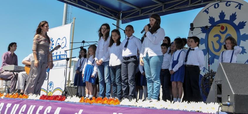 The opening ceremony of the International Day of Yoga - IDY for Children was made on stage by the Children s Choir of Santo Amaro de Oeiras, under the motto MY
