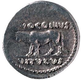 Plus, Caesar was wearing a sort of crown on these coins, inherited from the Etruscans and presumably reminiscent of the triumphator, who, however, had only
