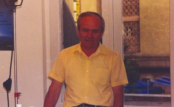 Në vitin 1957 filloi studimet e larta për biologji në Sofje, të cilat i përfundoi në vitin 1962 në Universitetin e Tiranës në degën Biologji-Kimi.