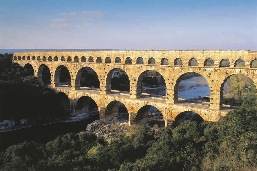 Imperial Rome (31 BCE 476 CE) 107 4.26 Aqueduct Pont du Gard, c. 16 ce. Note the careful positioning of the three rows of arches along the top, which carried the water channel.