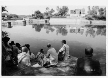 Pavana Sarovar/Nanda Sarovar: Nanda Maharaj had excavated this lake. Radha and Krsna would have many water pastimes here.
