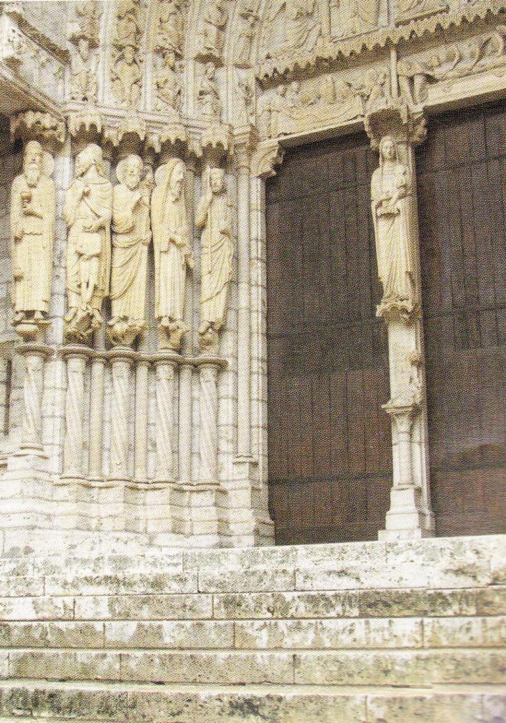portal is dedicated to the Virgin Mary.