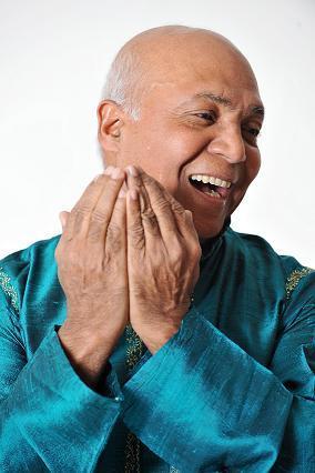 Laughter YOGA Vijay Kumar Singh, laughter yoga trainer, based in Zuerich, travelled as a journalist to Mumbai more than 10 years ago to the Indian doctor Madan Kataria, the developer of lauchter yoga.