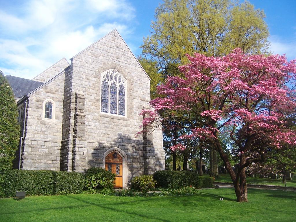 The Meetinghouse Monthly THE NEWSLETTER FOR THE FIRST CONGREGATIONAL CHURCH OF GREENWICH : APRIL 2017 Our Easter Week Celebrations CALENDAR April