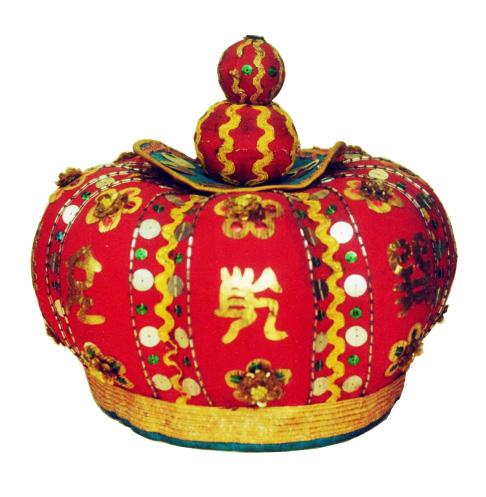 STRUCTURE OF THE GREAT WAY 65 Mạo (a rounded headdress, octagonal in shape). Its color varies according to the branch.