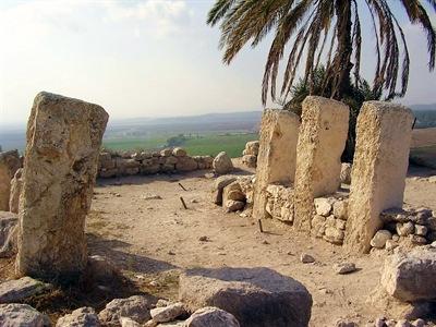 Ancient ruins atop Har Meggido in Israel Help Share God's Word this Shabbat, click now Armageddon is mentioned only once in the Brit Chadashah (New Testament) in chapter 16 of the Book of Revelation.