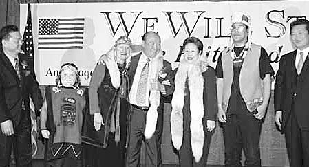 20 Unification News May 2001 50-STATE SPEAKING TOUR Over 500 hardy pioneers joined together on a Maundy Thursday evening for the We Will Stand event at the Hotel Captain Cook in downtown Anchorage.
