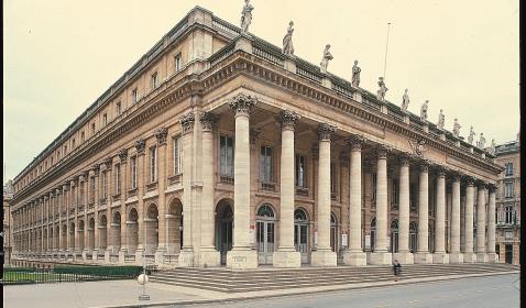 Visualizing History The Grand Théâtre was built by the French architect Victor Louis in the mid-1700s.