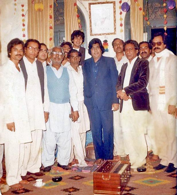Shaukat Saab placed equal emphasis on the duggi (larger tabla drum) and dhavan (smaller tabla drum).