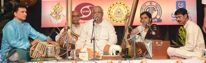 Pt. Vinayaka Thorvi offers Sangeetha Namana at RKS Memorial function. Tabla - Pt.