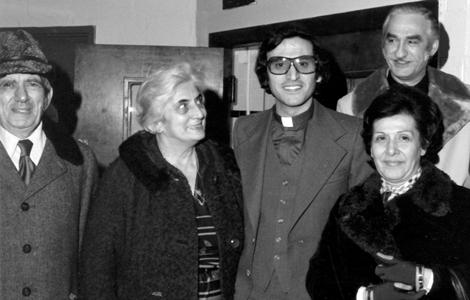 Board of Trustee members (from left) Kirkor Ovian, Jeanette Sisoian, Martha Garabedian and Harry Garabedian with Very Rev. Oshagan Choloyan during a Sunday clergy visit in 1976.
