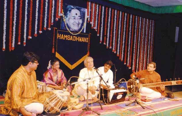 Hamsadhwani s Social service Hamsadhwani is conscious of the gratitude it owes to the society. When earthquake hit Maharashtra, in 2000, a Mandolin concert by U.