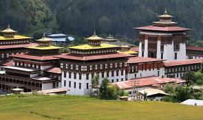 different faces, as here you will encounter people from all walks of life. Continue with visits to the Institute for Zorig Chusum (where students learn the 13 traditional arts and crafts of Bhutan).
