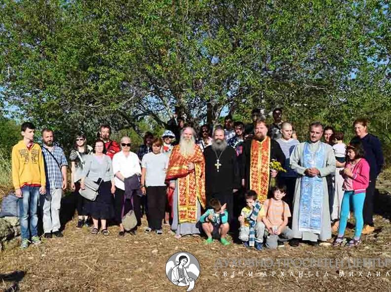 Common picture of everyone after the Acathist We walked back the road from Chirakmana to near seashore and from their our friend Stelian took me and father Konstantin to drive us to the Church in