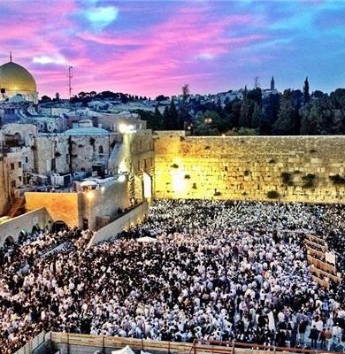 Friday Night Services at the Western Wall